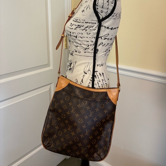 LOUIS VUITTON MONOGRAM ODEON MM CROSSBODY WITH COA - Picture 3 of 16